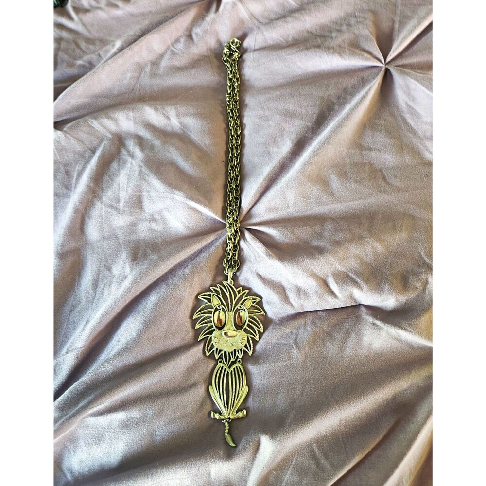 Vintage Silver Tone Metal Rope Chain W/ Large Lion With Jiggly Eyes